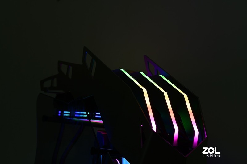 颜值与个性共舞，大水牛铁血战士异形机箱，越夜越有机