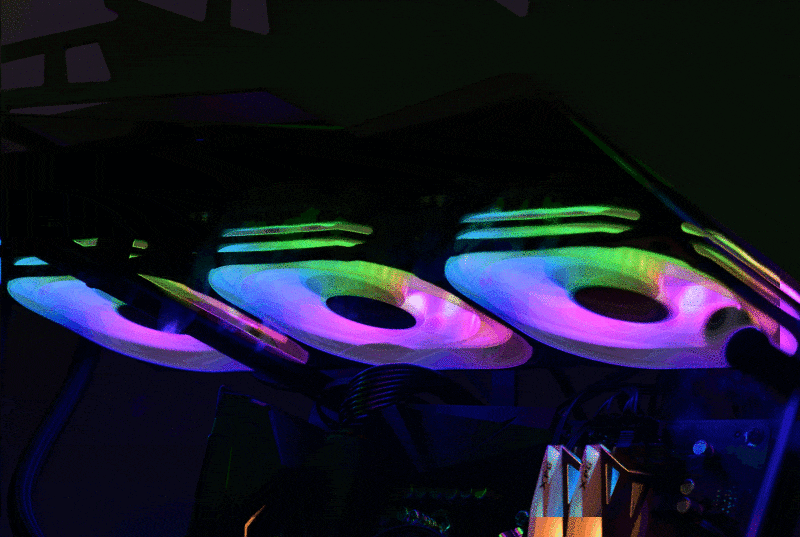 颜值与个性共舞，大水牛铁血战士异形机箱，越夜越有机