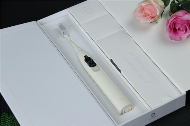249元的电动牙刷竟有屏幕，刷完牙还有成绩单，Oclean X真会玩