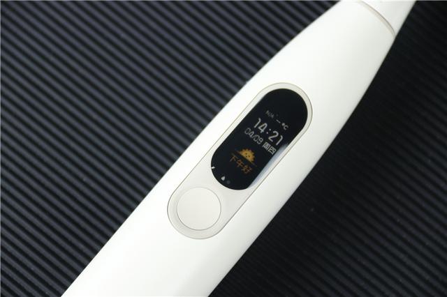 249元的电动牙刷竟有屏幕，刷完牙还有成绩单，Oclean X真会玩