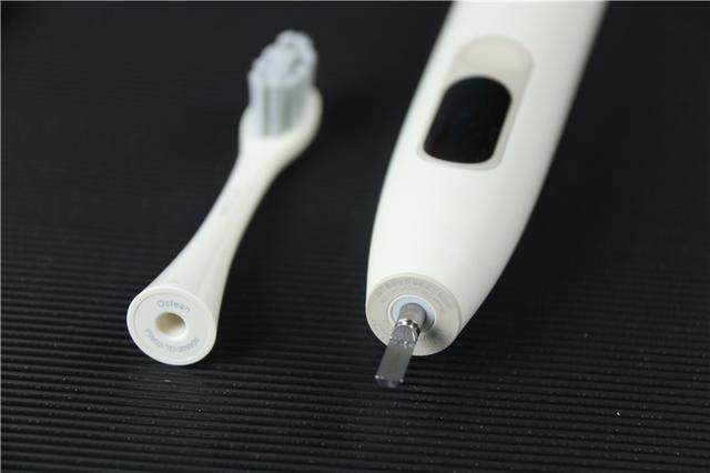 249元的电动牙刷竟有屏幕，刷完牙还有成绩单，Oclean X真会玩