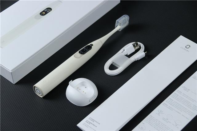 249元的电动牙刷竟有屏幕，刷完牙还有成绩单，Oclean X真会玩