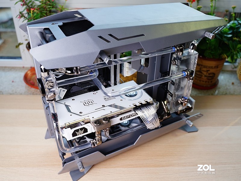 响应号召宅在家！分体水冷、RGB和信仰，这台PC主机全都有，终于可以好好玩游戏了！