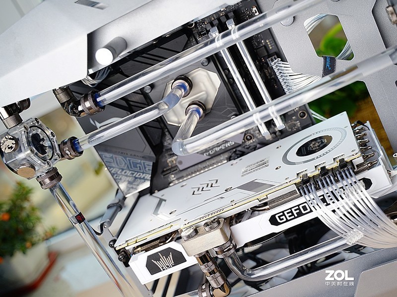 响应号召宅在家！分体水冷、RGB和信仰，这台PC主机全都有，终于可以好好玩游戏了！