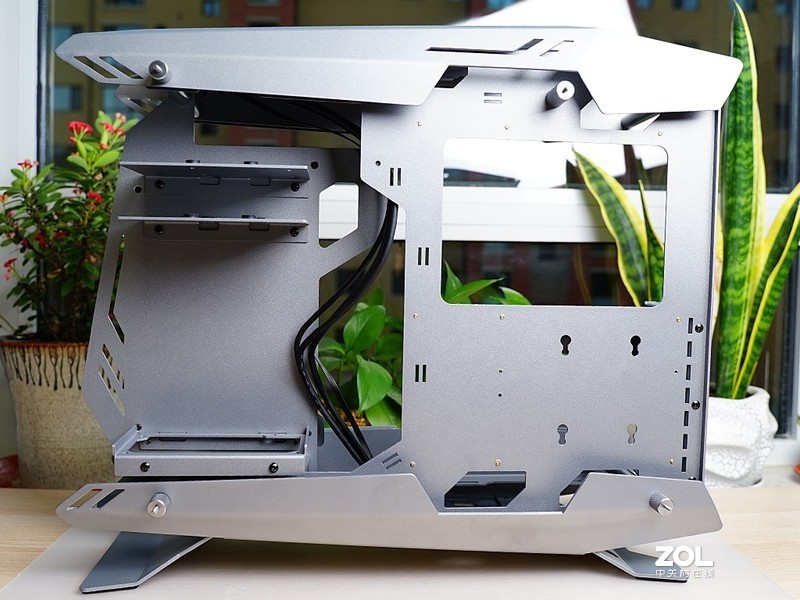 响应号召宅在家！分体水冷、RGB和信仰，这台PC主机全都有，终于可以好好玩游戏了！