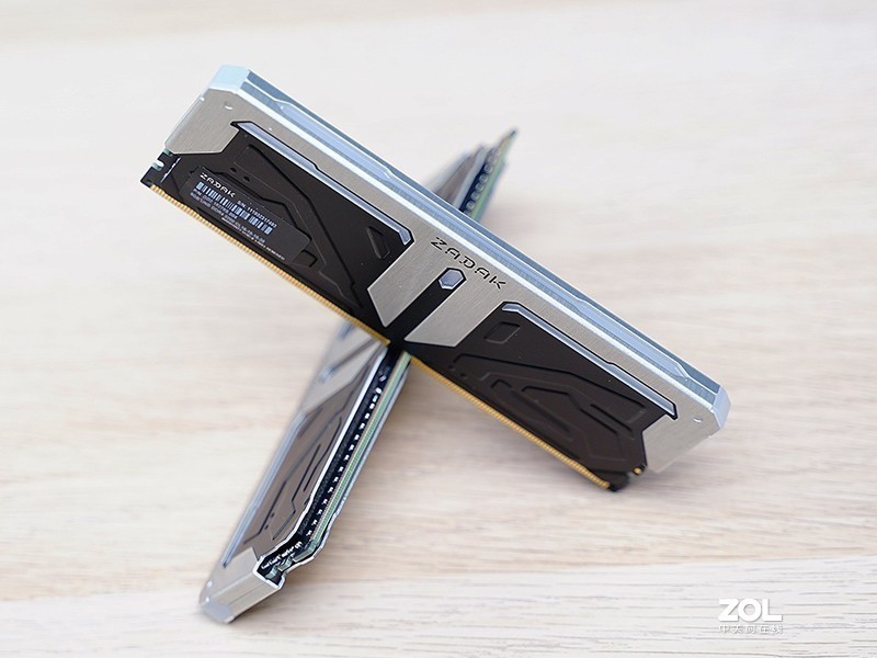 响应号召宅在家！分体水冷、RGB和信仰，这台PC主机全都有，终于可以好好玩游戏了！