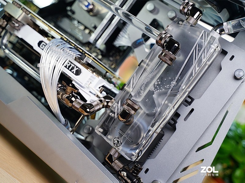 响应号召宅在家！分体水冷、RGB和信仰，这台PC主机全都有，终于可以好好玩游戏了！