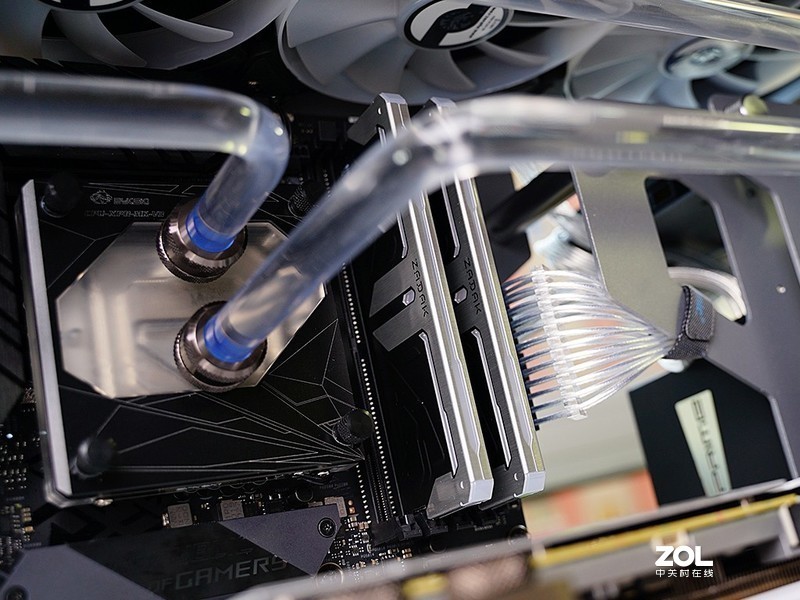 响应号召宅在家！分体水冷、RGB和信仰，这台PC主机全都有，终于可以好好玩游戏了！
