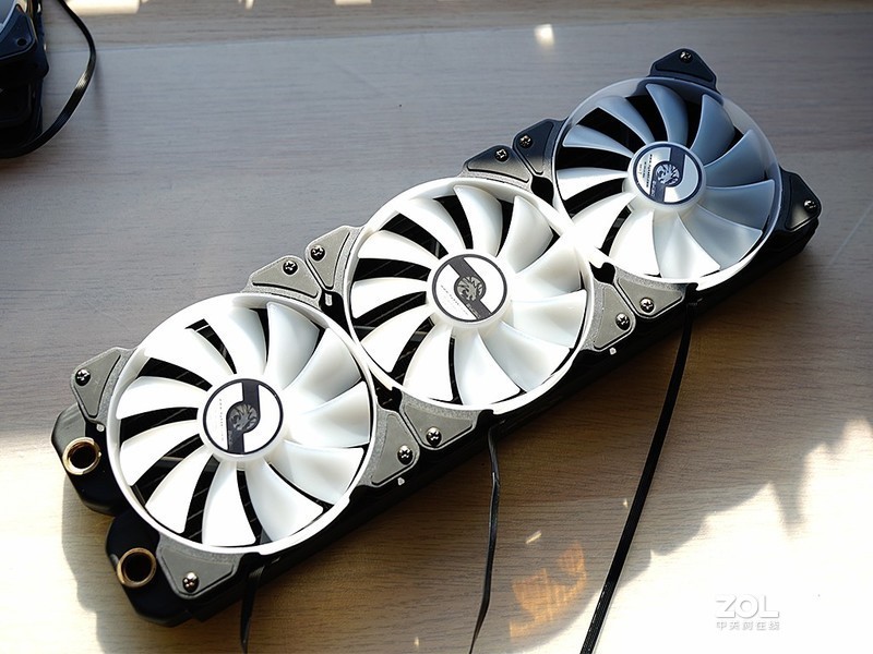 响应号召宅在家！分体水冷、RGB和信仰，这台PC主机全都有，终于可以好好玩游戏了！