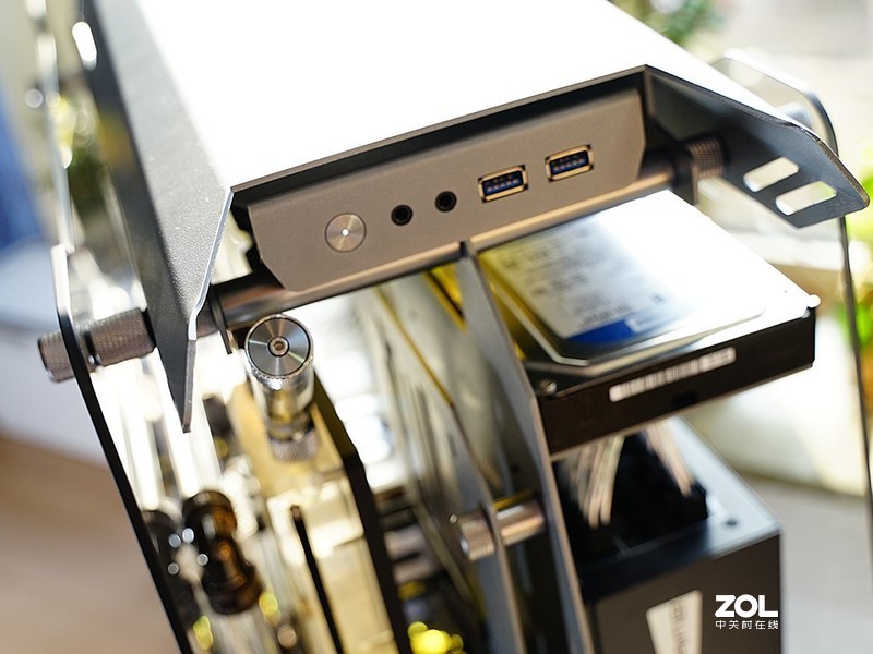 响应号召宅在家！分体水冷、RGB和信仰，这台PC主机全都有，终于可以好好玩游戏了！