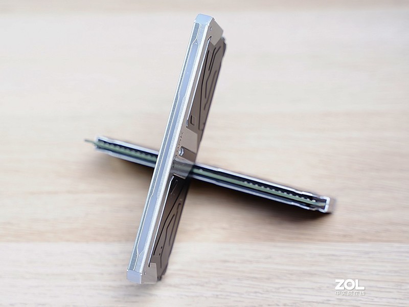 响应号召宅在家！分体水冷、RGB和信仰，这台PC主机全都有，终于可以好好玩游戏了！