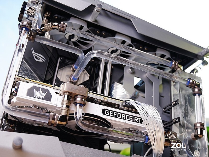 响应号召宅在家！分体水冷、RGB和信仰，这台PC主机全都有，终于可以好好玩游戏了！