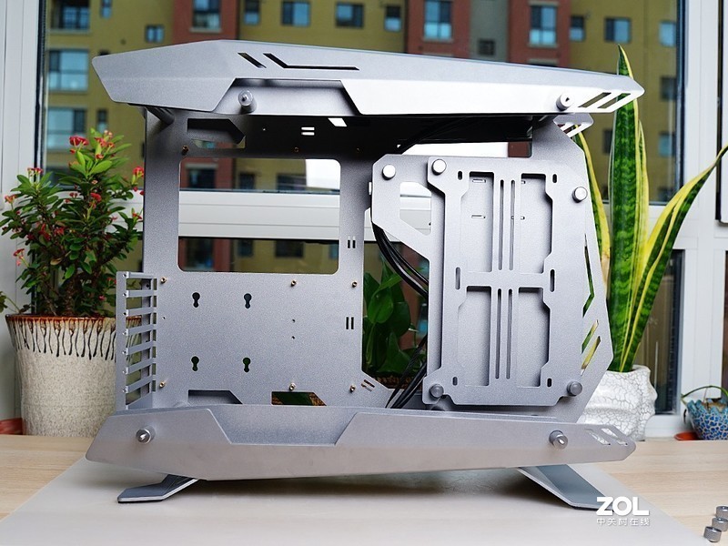响应号召宅在家！分体水冷、RGB和信仰，这台PC主机全都有，终于可以好好玩游戏了！