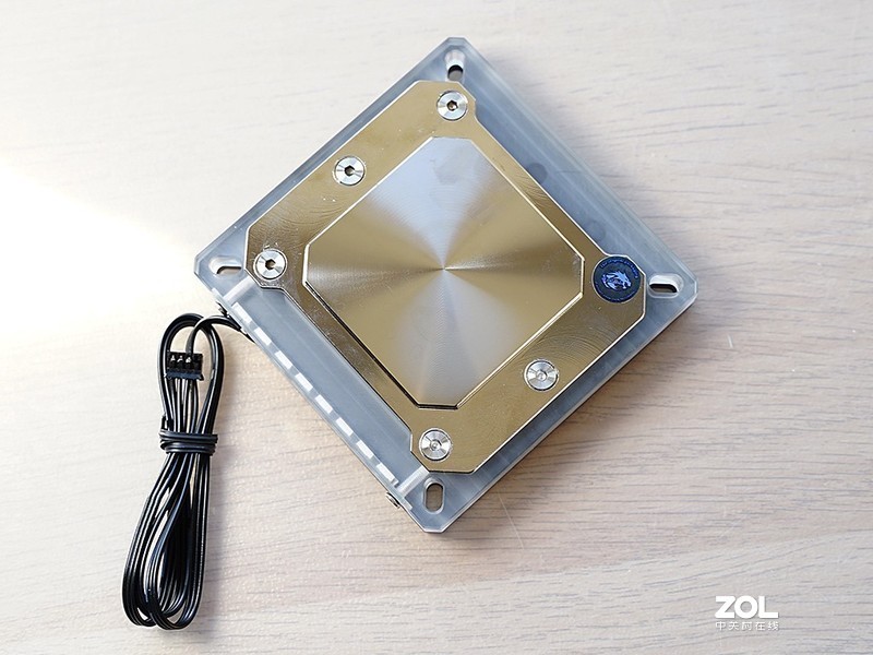 响应号召宅在家！分体水冷、RGB和信仰，这台PC主机全都有，终于可以好好玩游戏了！