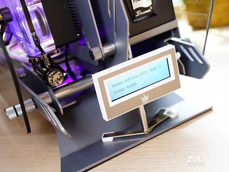 响应号召宅在家！分体水冷、RGB和信仰，这台PC主机全都有，终于可以好好玩游戏了！