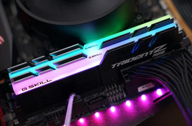 520妹子装了一台粉色主机向男朋友求婚：我又一次相信该死的爱情