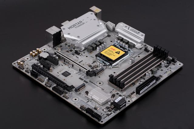 520妹子装了一台粉色主机向男朋友求婚：我又一次相信该死的爱情