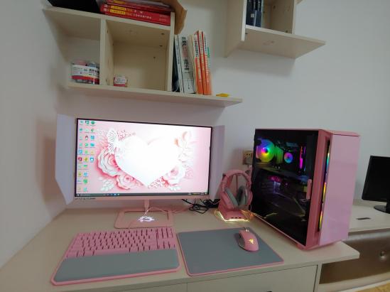 520妹子装了一台粉色主机向男朋友求婚：我又一次相信该死的爱情