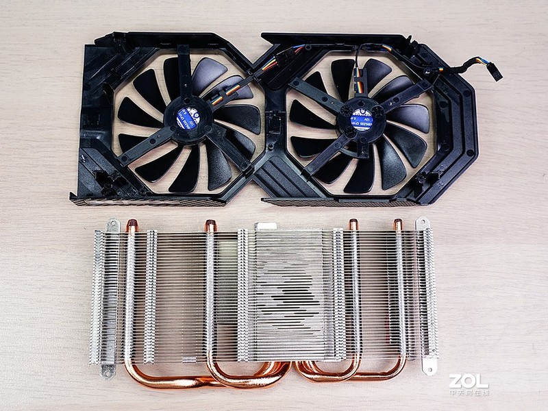 反光污染！无光主机搞测试：千元级新军RX590GME比对RX580