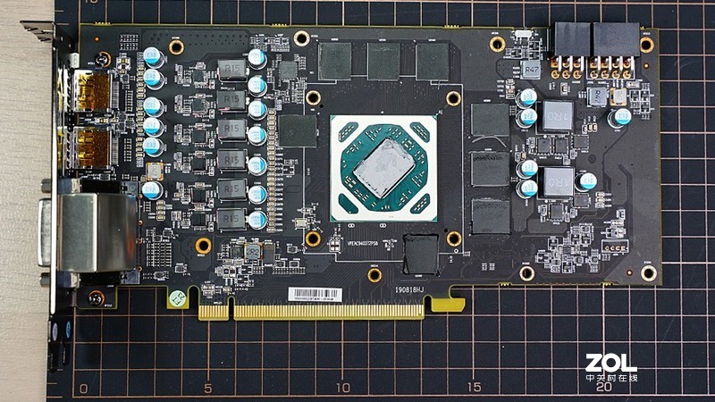 反光污染！无光主机搞测试：千元级新军RX590GME比对RX580