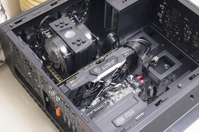 比普通电源多一个Hybrid按键，酷妈V550 Gold电源装机分享