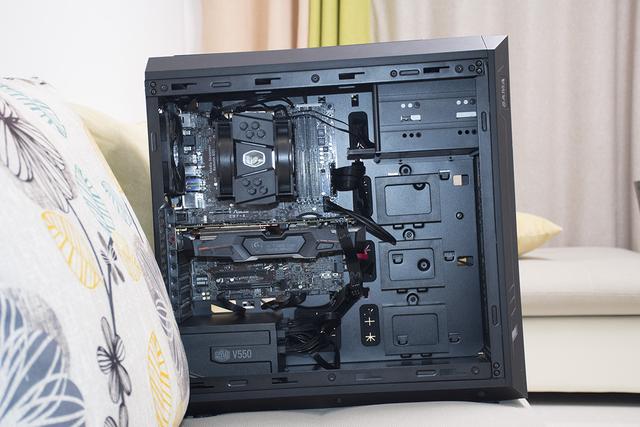 比普通电源多一个Hybrid按键，酷妈V550 Gold电源装机分享