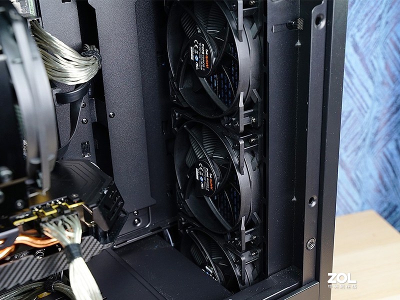 反光污染！无光主机搞测试：千元级新军RX590GME比对RX580