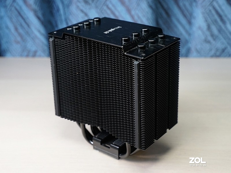 反光污染！无光主机搞测试：千元级新军RX590GME比对RX580