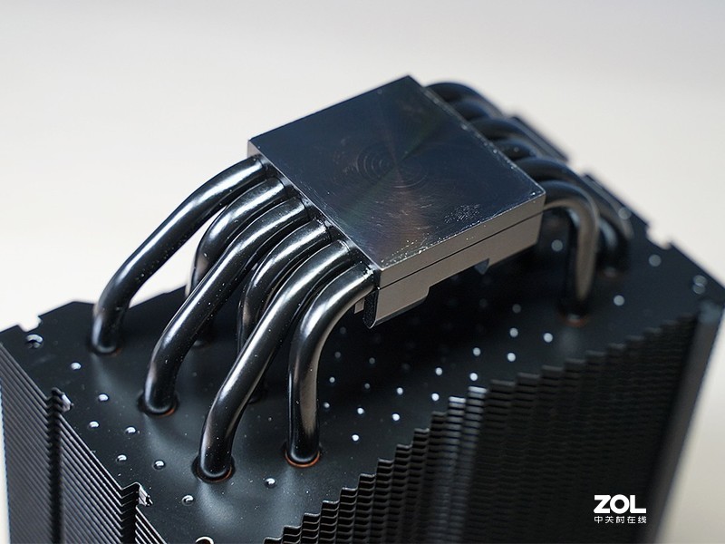 反光污染！无光主机搞测试：千元级新军RX590GME比对RX580