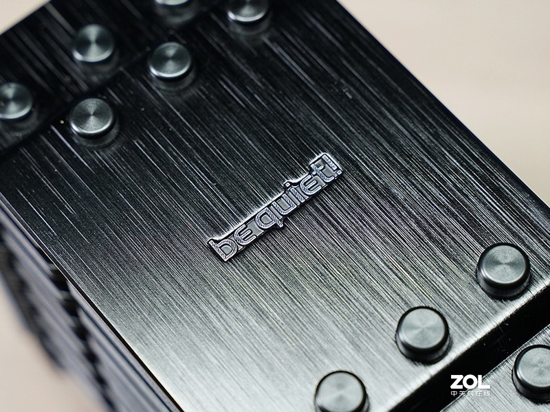 反光污染！无光主机搞测试：千元级新军RX590GME比对RX580