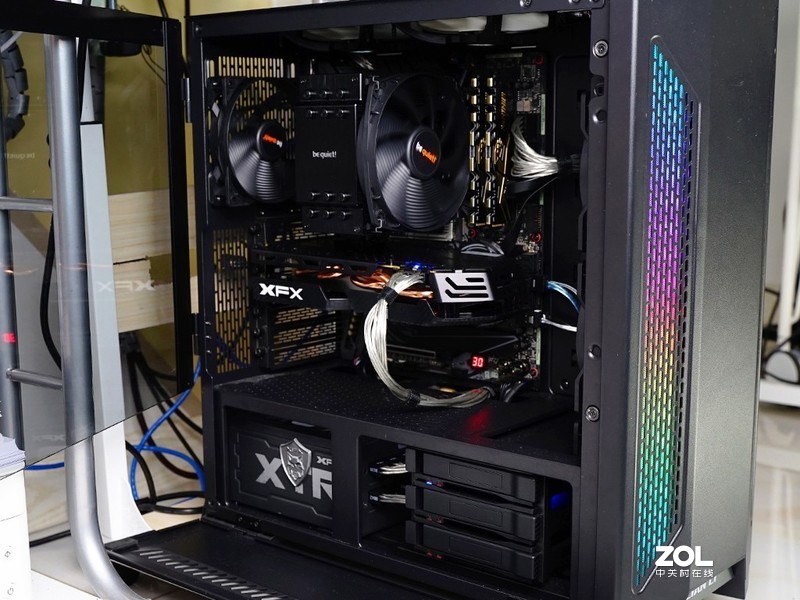 反光污染！无光主机搞测试：千元级新军RX590GME比对RX580