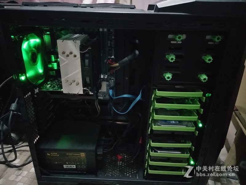 想问下大咖或大师们，机箱上风扇转动声音大，能维修或更换吗?还有硬盘的声音也大