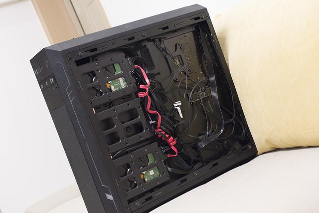 比普通电源多一个Hybrid按键，酷妈V550 Gold电源装机分享