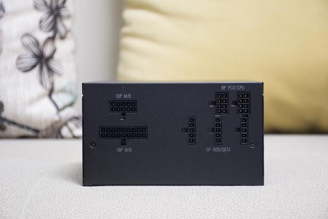 比普通电源多一个Hybrid按键，酷妈V550 Gold电源装机分享