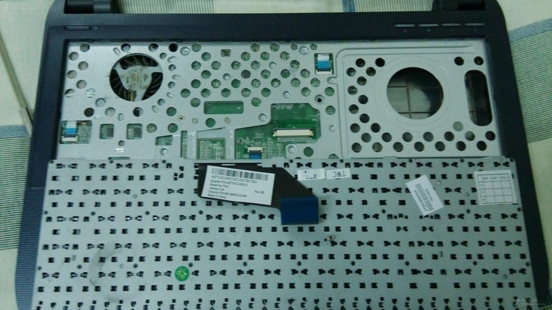 用了一年半的K580S-I7 D1拆洗风扇，更换硅脂，怒降20度！