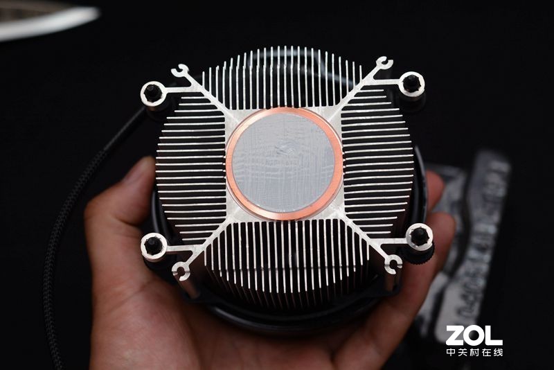 抄底最佳时机？内存硬盘价格跳水、AMD清仓，时隔6年终于换新平台