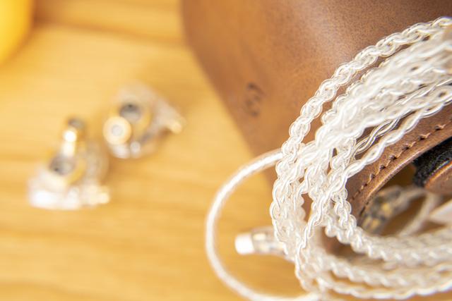 洛神EM2圈铁耳机开箱——有颜，音好，可升级