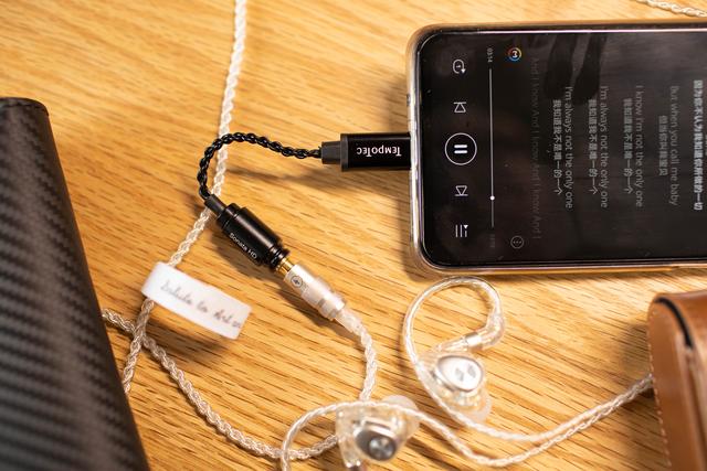 洛神EM2圈铁耳机开箱——有颜，音好，可升级