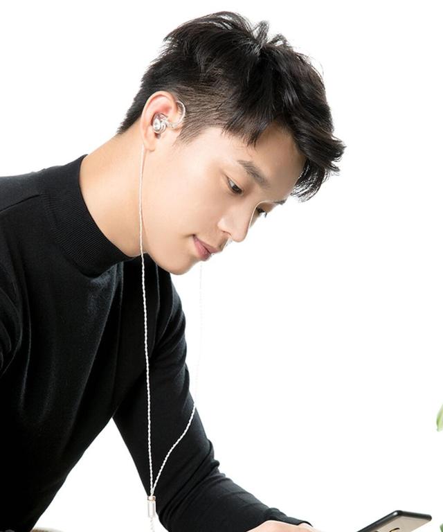 洛神EM2圈铁耳机开箱——有颜，音好，可升级