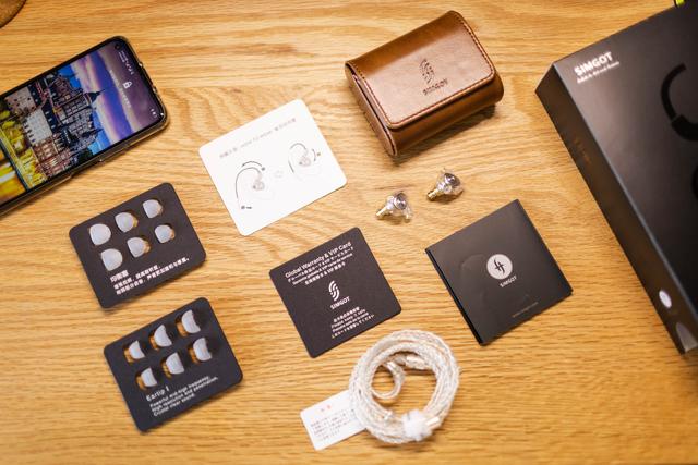 洛神EM2圈铁耳机开箱——有颜，音好，可升级