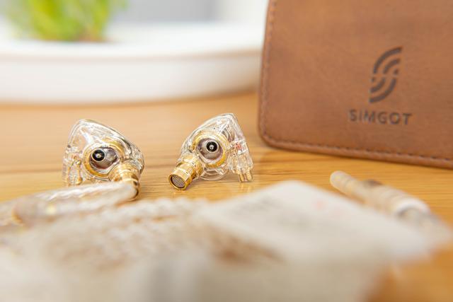 洛神EM2圈铁耳机开箱——有颜，音好，可升级