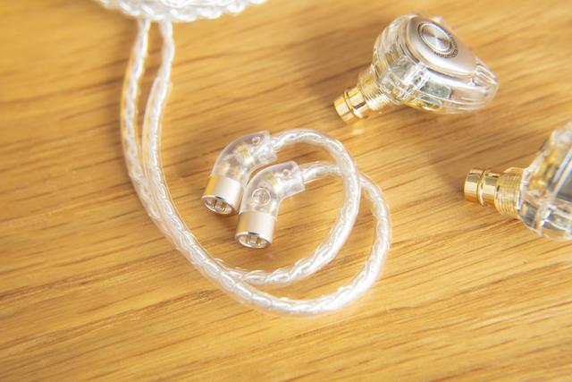 洛神EM2圈铁耳机开箱——有颜，音好，可升级