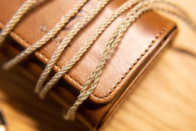 洛神EM2圈铁耳机开箱——有颜，音好，可升级