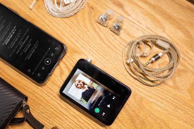 洛神EM2圈铁耳机开箱——有颜，音好，可升级