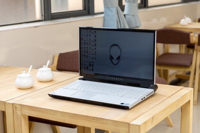 堪比旗舰台式机的性能怪兽，外星人Alienware Area-51m体验如何？