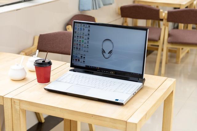 堪比旗舰台式机的性能怪兽，外星人Alienware Area-51m体验如何？