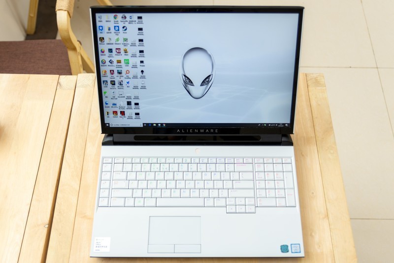 堪比旗舰台式机的性能怪兽，外星人Alienware Area-51m体验如何？