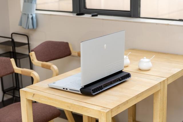 堪比旗舰台式机的性能怪兽，外星人Alienware Area-51m体验如何？