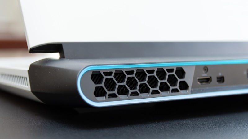 堪比旗舰台式机的性能怪兽，外星人Alienware Area-51m体验如何？