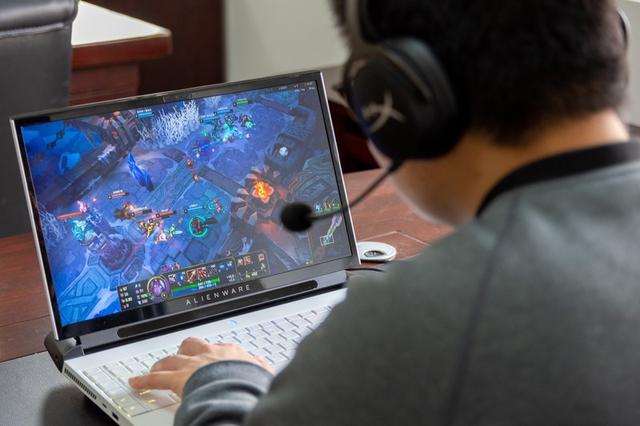 堪比旗舰台式机的性能怪兽，外星人Alienware Area-51m体验如何？